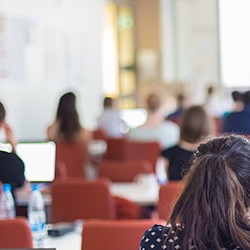 Agir sur la politique sociale, les conditions de travail et l’emploi